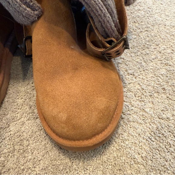 Size 9 UGG Women ’s Cambridge Chestnut Suede and Heather Gray Knit Boots - Picture 4 of 11